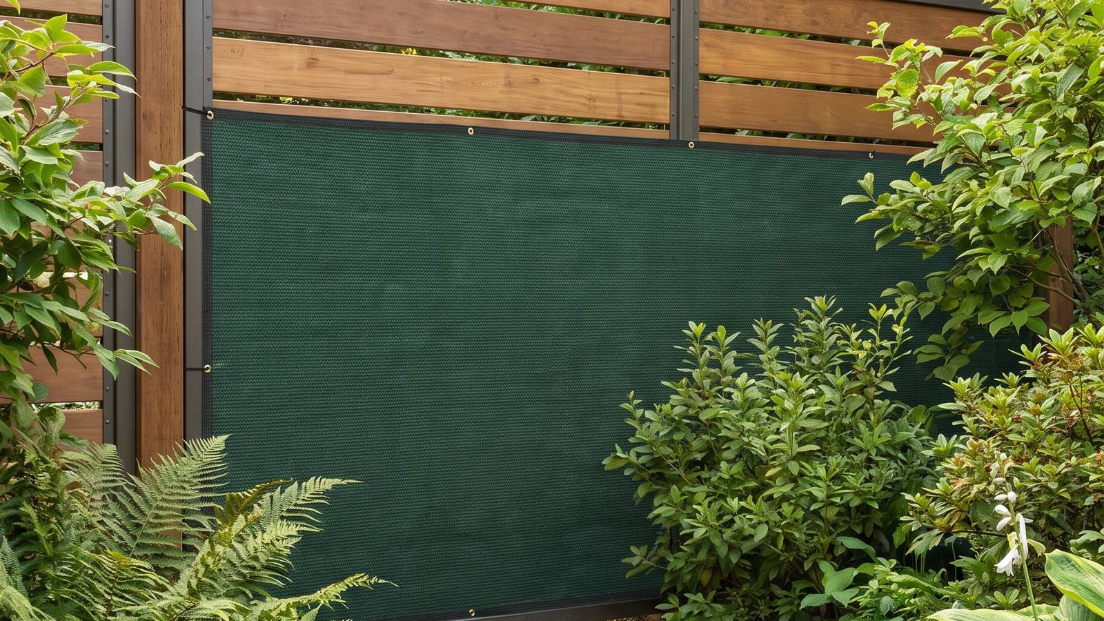 Grüne Zaunplane: Natürlicher Sichtschutz für Ihren Garten